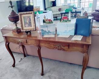 Baker Furniture (MIchigan), excellent example of a timeless piece