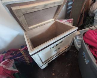 wooden crate with lid $25