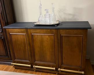 MOVABLE FOLDABLE BAR 60” WIDE FOLDS TO 22” WIDE