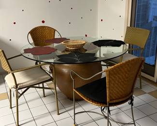 URN TABLE W/4 CHAIRS