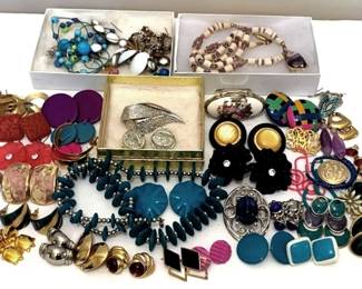494 - Lot of Assorted Costume Jewelry