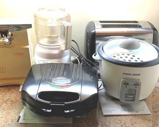 315 - Lot of Kitchen Appliances You are buying a used as-is electric/electronic item. We do not guarantee all components are present, and if it is not expressly stated, it is untested.