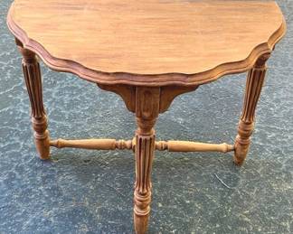 318 - Wood Table - 20" x 24" x 12"