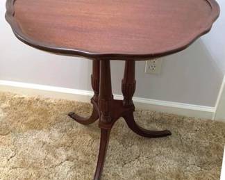 378 - Antique Duncan Phyfe Pie Crust Tea Table 27 x 24