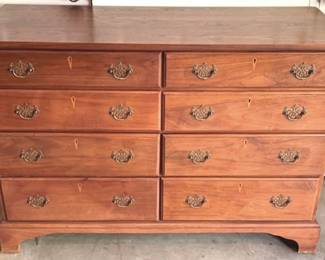 53 - 8-Drawer Dresser - 36" x 48" x 19.5"