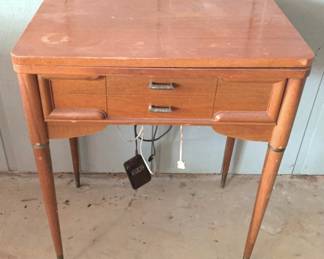 77 - Singer Serving Machine - 401A - 32" x 28" x 18" Wood Desk - 26" x 29" x 19"