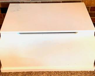 535 - Toys R Us Toy Chest - 18" x 33" x 18"
