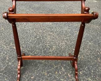 169 - Quilt Stand - 32" x 27 "x 15"