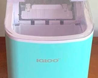 56 - Igloo Ice Maker - 14" x 10" x 12" Model ICEB26AQ