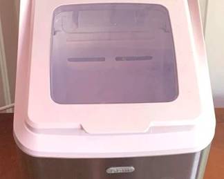 57 - Gem Ice Maker - 17" x 17" x 10"