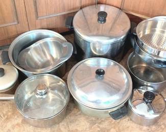 325 - Lot of Assorted Pots & Pans with Lids