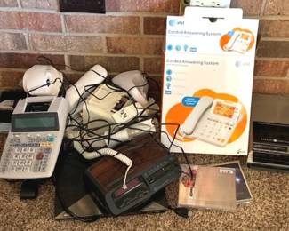 546 - Lot of Assorted Items You are buying a used as-is electric/electronic item. We do not guarantee all components are present, and if it is not expressly stated, it is untested.