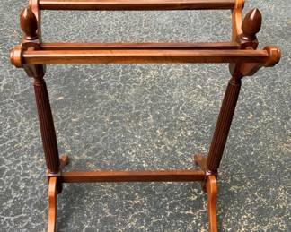 170 - Quilt Stand - 30" x 24" x 13