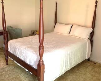 352 - Queen Size Poster Bed with Bedding - 77"x64"x86"
