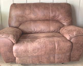 71 - Recliner Love Seat - 55" x 37" x 44"