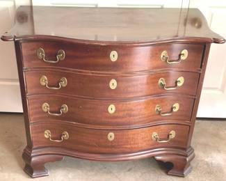 70 - 4 Drawer Dresser - 34" x 40" x 22"