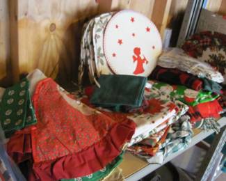 Christmas Table Cloths/Placemats/Tree Skirts