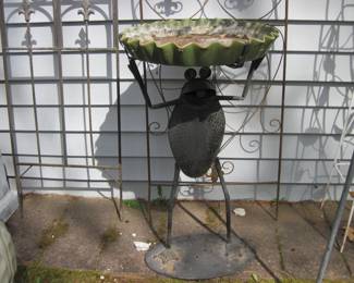 Metal Frog Bird Bath