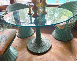 Pedestal table