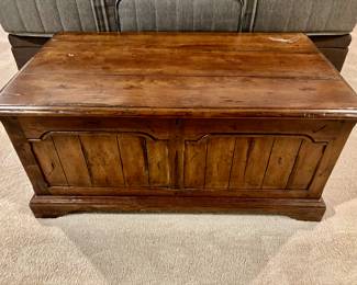 Vintage Ethan Allen banket chest