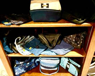 Hundreds of assorted purses