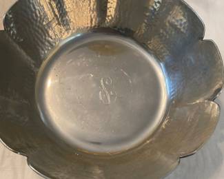 Hand Wrought Aluminum Decorative Scalloped fruit bowl 
