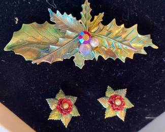 Vintage Holly pin and earrings 