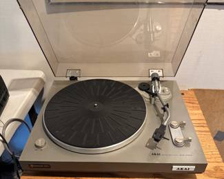 AKAI AP-100 Belt Drive Turntable