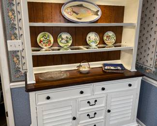 Haverty Furniture Company 5 Drawer / 2 Door Lighted China Hutch (58"W x 20"D x 78"H)