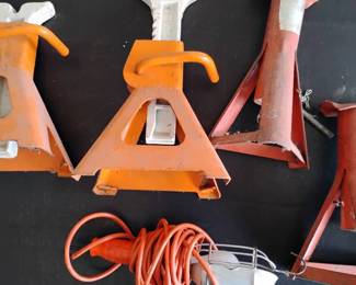 LF123Jack Stands and Work Light