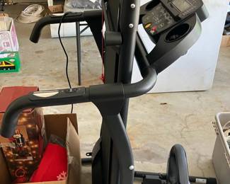 LF159VRedliro treadmill and Merach leg exerciser