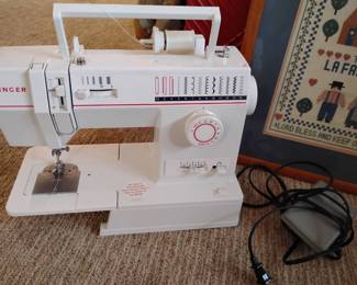 LF112VSinger Sewing Machine Model 9020 T