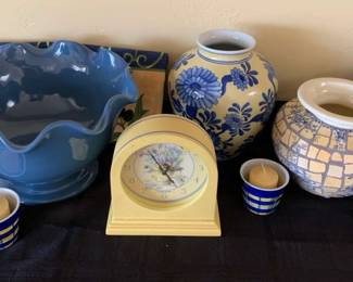 LF134Blue and yellow decor