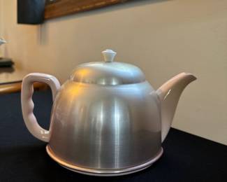 Ceramic Teapot with Aluminum cozy