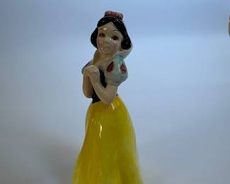 Snow White Figurine - Disney Showcase Collection