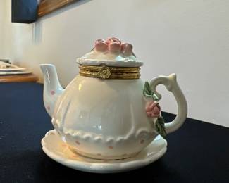 Vintage Mudpie Teapot with attached Saucer and hinged lid