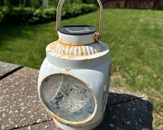 Outdoor lantern