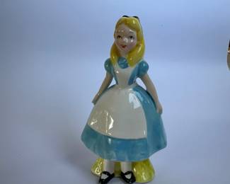 Alice In Wonderland Figurine - Disney Showcase Collection