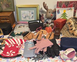 Misc. Decor  - Gloves