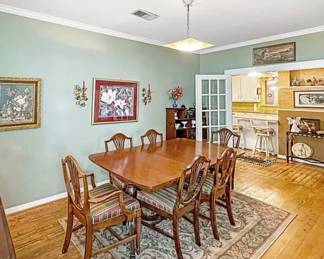 Duncan Phyfe dining room table and chairs. Mint
