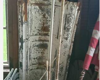 Decorative tin