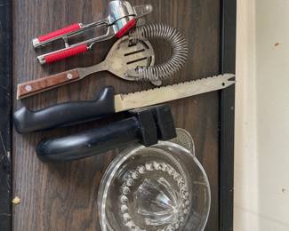 Garlic Press - Drink Strainer - Knife Sharpener - Serrated Knife- Hand Lemob Juice Squeeze
