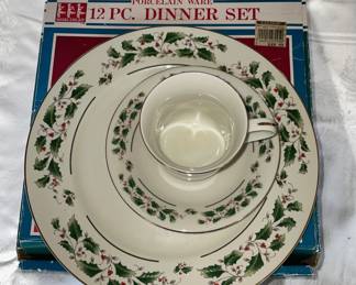Holly Berry 12 pc Dinner Set