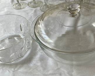 Pyrex - 2qt Casserole Covered Dish