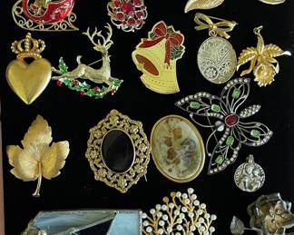 Vintage Brooches & Pendants