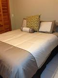 Queen Beautyrest Like New Mattress & Boxspring
