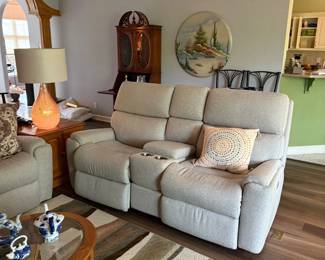 Fflexsteel Love Seat