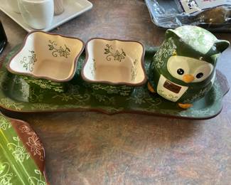 Temptations Presentable tray w owl measuring cups
