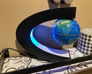 Globe lamp