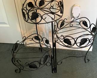 Wire plant stand